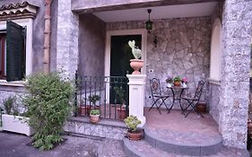 Villa Caterina, alle pendici del Vulcano Etna